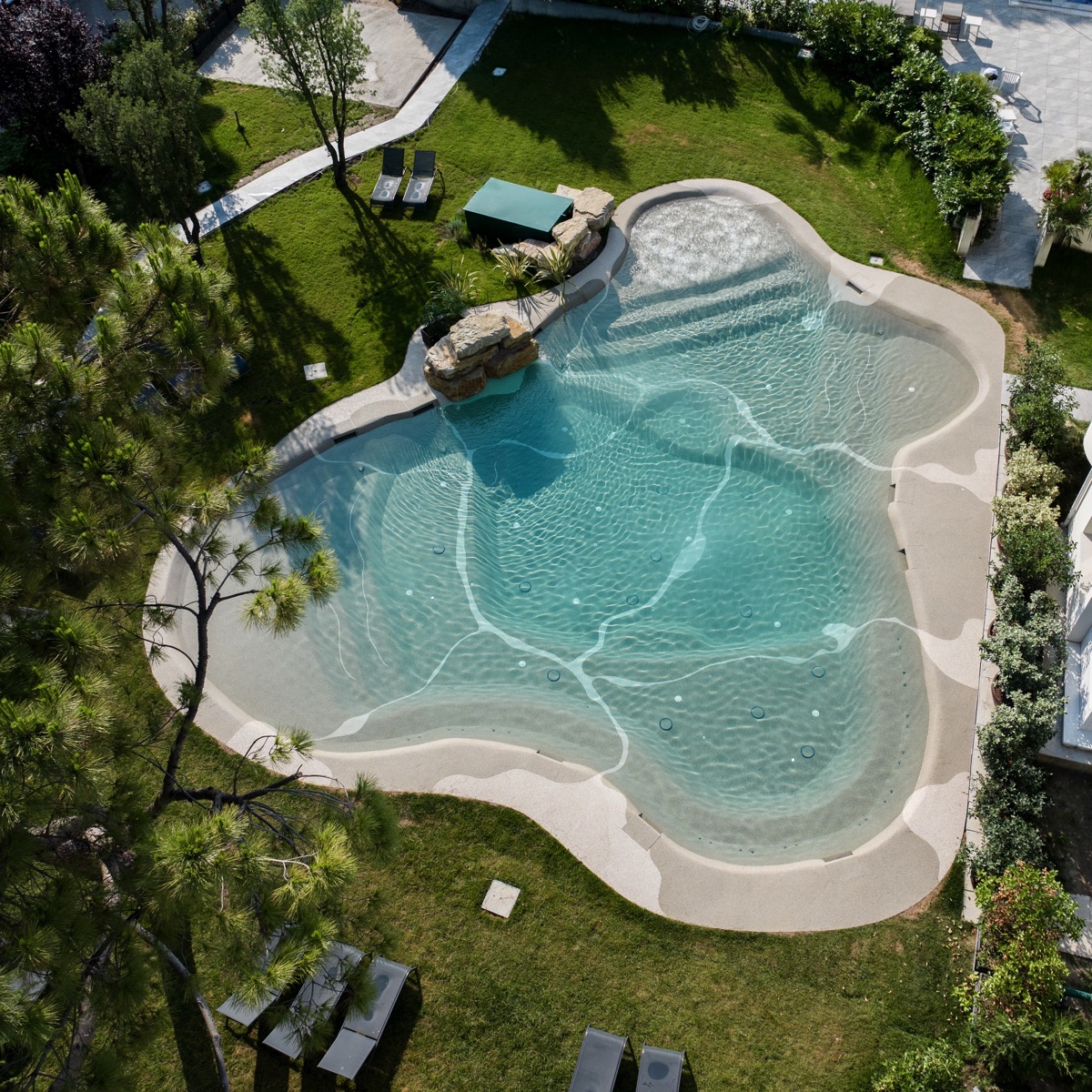 Foto area della piscina esterna dell'Hotel Terme Milano
